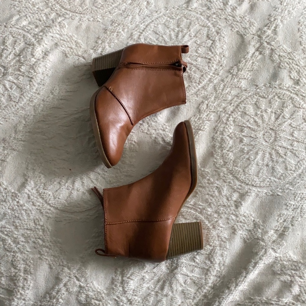 Cognac faux leather booties
